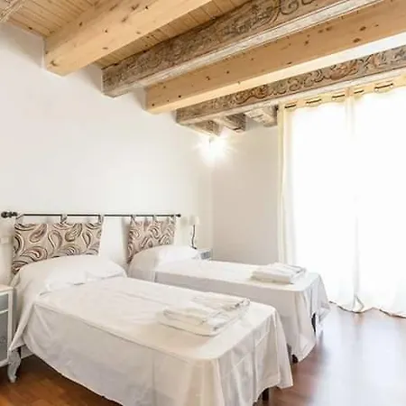 Capo Domus Bed & Breakfast 2*